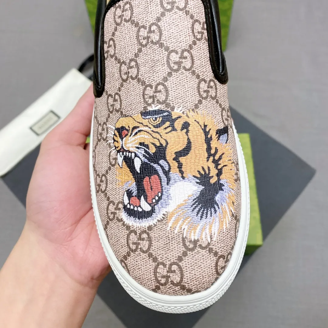 p360 The official website synchronizes the 1:1 replica🇮🇹🇮🇹"GUCCI"🔍🔍for sale at the men's 2025 counter simultaneously, 1:1 large G font, high-end 3D pattern, fashionable and casual, comfortable and breathable personality, the first choice for trendy men, imported sheepskin lining, comfortable, breathable and fashionable Trendy, a must-have for trendy men, soles: Original soles specially provided by the original factory, exclusive movable molded soles are super comfortable, original factory goods, 🔍🔍high quality, you can enter and leave the counter at will, 38-44, (45 can be customized, non-returnable or exchangeable) available from stock, you deserve it No. 005